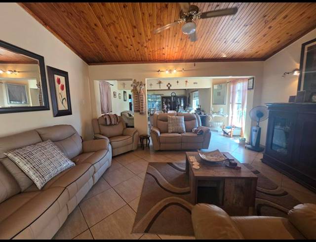 4 BEDROOM HOUSE FOR SALE IN PARKRAND